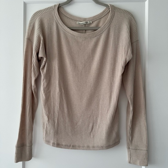 Abercrombie & Fitch Women’s Long-Sleeve Slouch Tee size XS - Picture 2 of 6